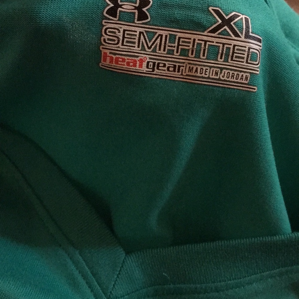 UNDER ARMOUR SEMI FITTED XL like new - TEAL GREEN